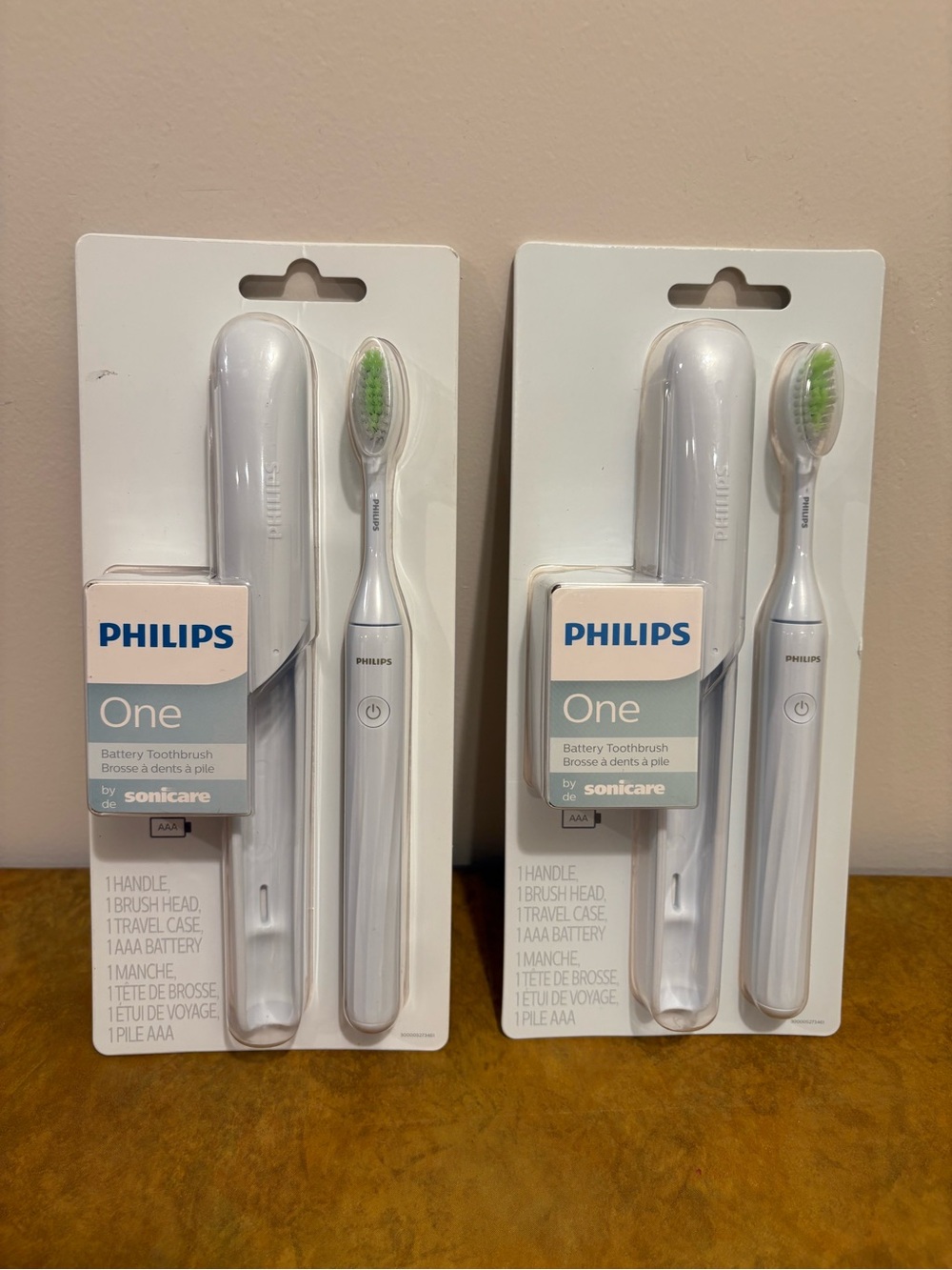 Lot of 2 Philips One White Sonic Battery Toothbrush Duo with Travel Cases